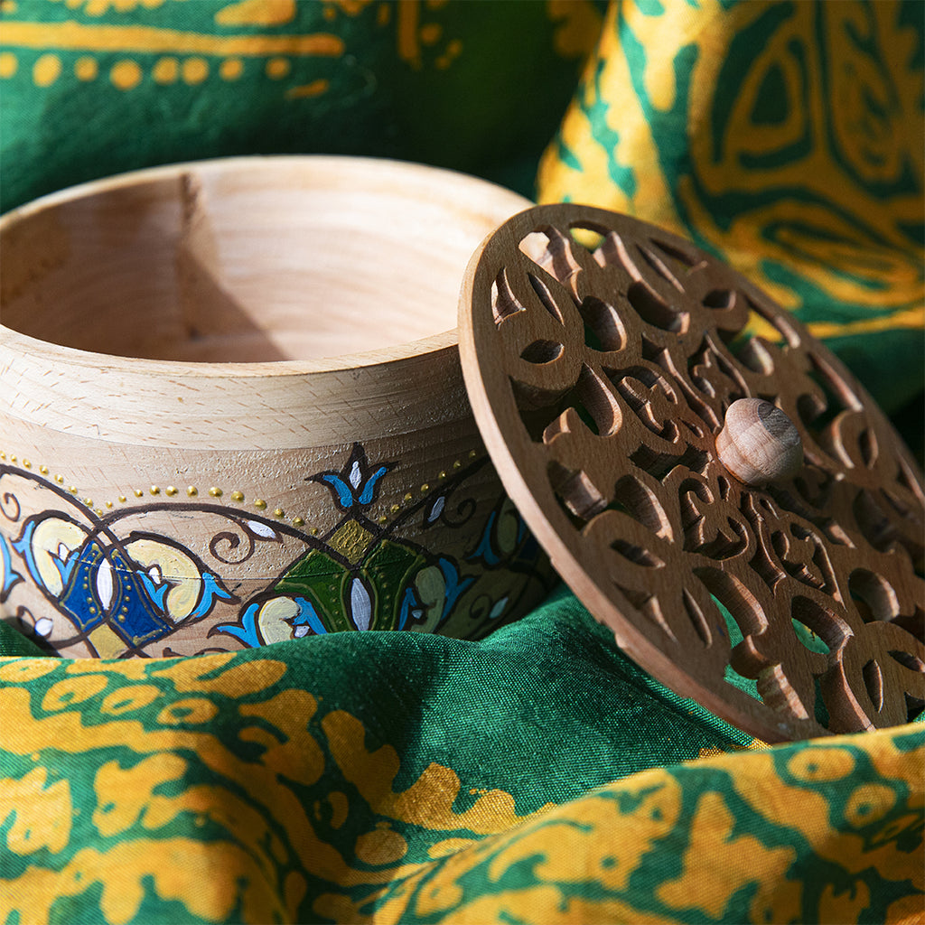 The Timeless Elegance of Meenakari and Kundan Art: Exploring Asian Heritage